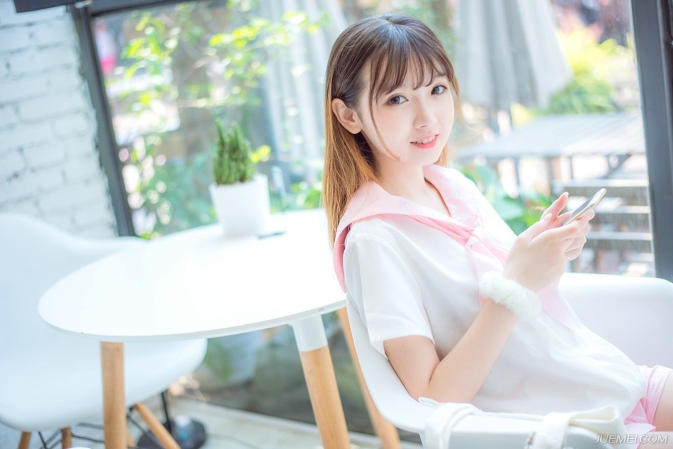 整个军营，瞬间安静下来不少。